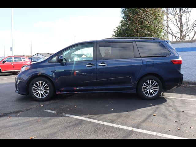 2018 Toyota Sienna XLE