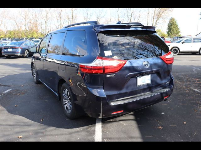 2018 Toyota Sienna XLE