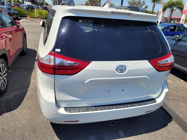 2018 Toyota Sienna 