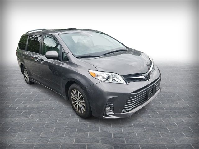 2018 Toyota Sienna XLE