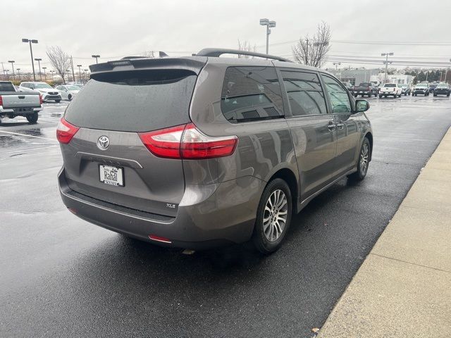 2018 Toyota Sienna 