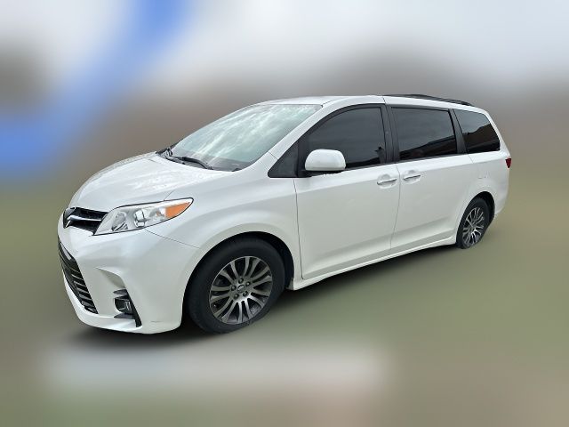 2018 Toyota Sienna XLE Auto Access Seat