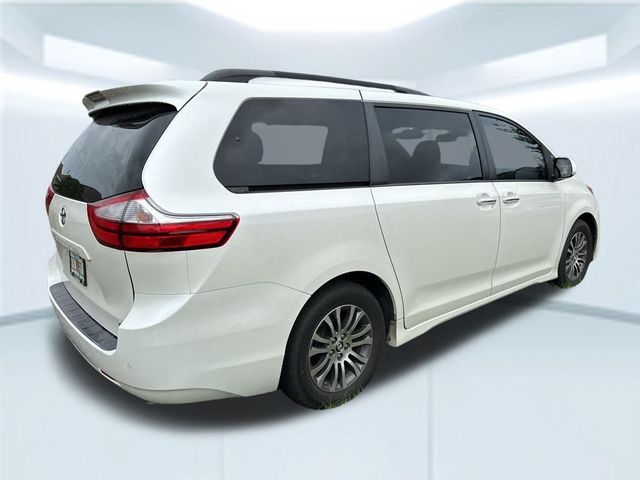 2018 Toyota Sienna XLE Auto Access Seat