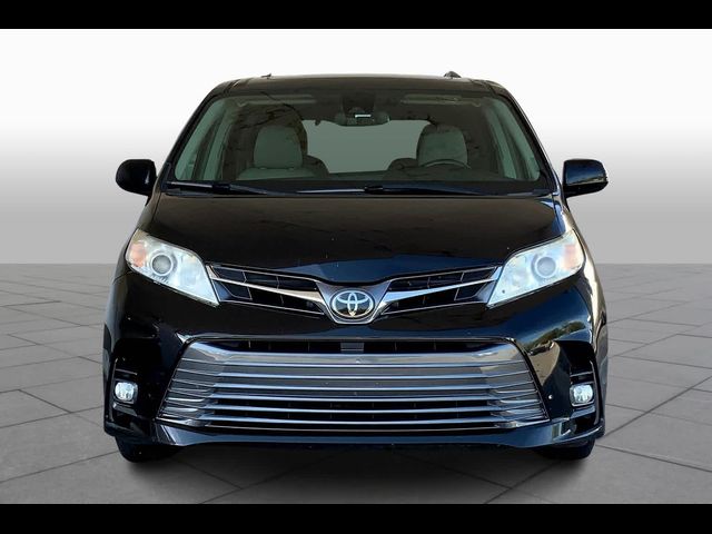 2018 Toyota Sienna XLE