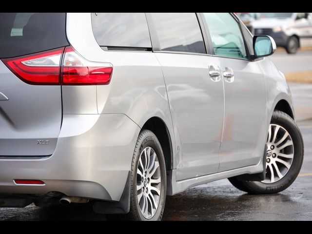 2018 Toyota Sienna XLE