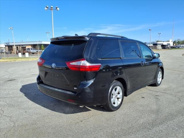 2018 Toyota Sienna XLE Auto Access Seat