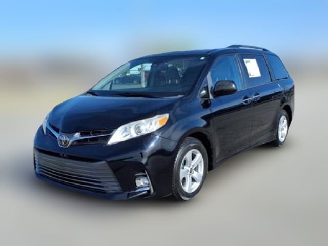 2018 Toyota Sienna XLE Auto Access Seat