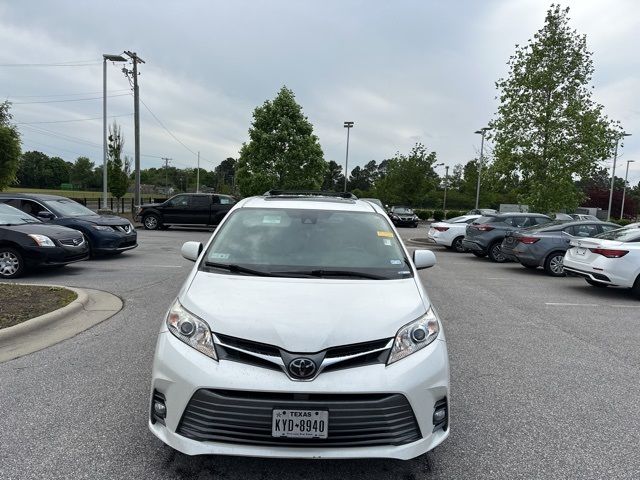 2018 Toyota Sienna XLE