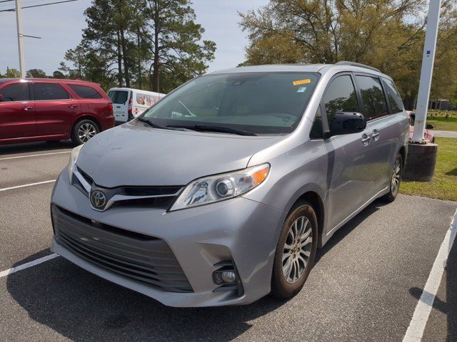 2018 Toyota Sienna XLE