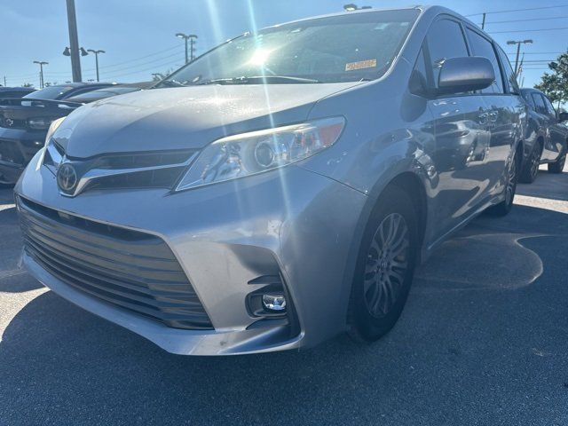 2018 Toyota Sienna XLE