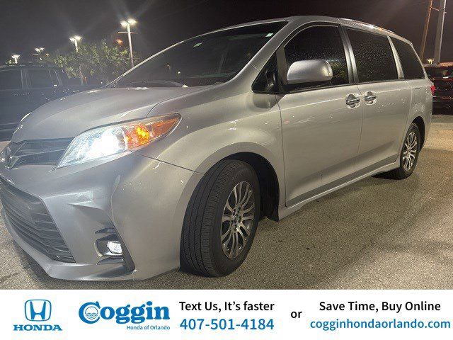 2018 Toyota Sienna XLE