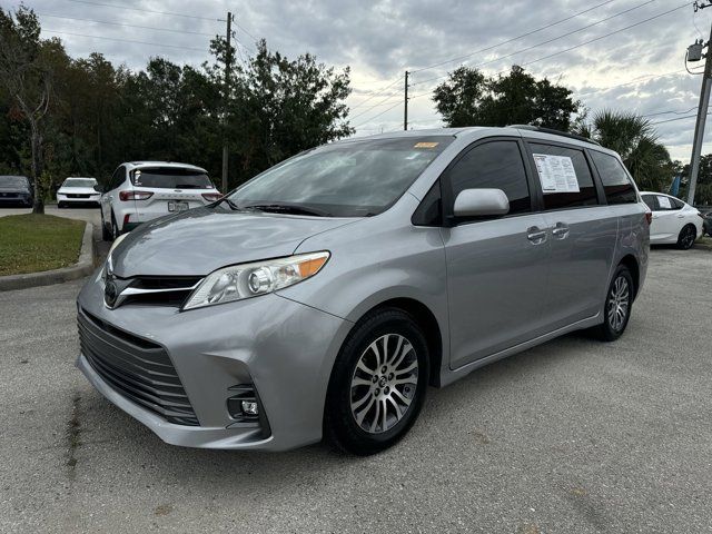 2018 Toyota Sienna XLE