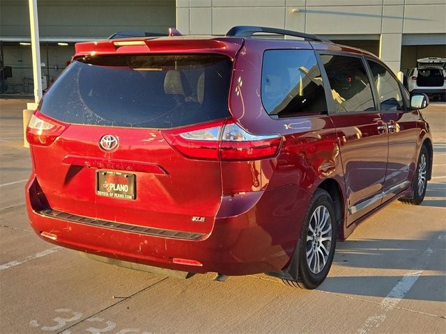 2018 Toyota Sienna XLE