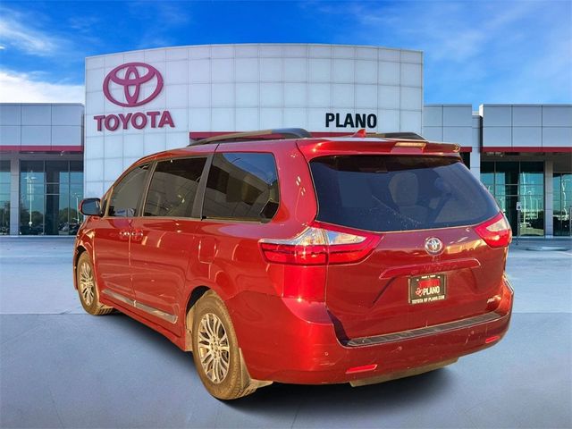 2018 Toyota Sienna XLE