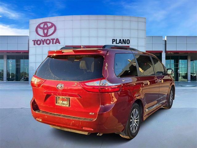 2018 Toyota Sienna XLE