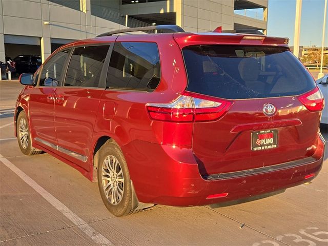 2018 Toyota Sienna XLE