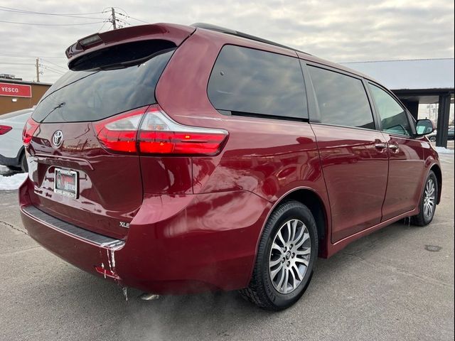 2018 Toyota Sienna XLE