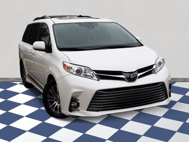 2018 Toyota Sienna XLE