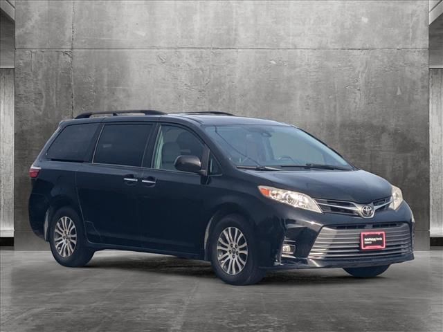 2018 Toyota Sienna XLE