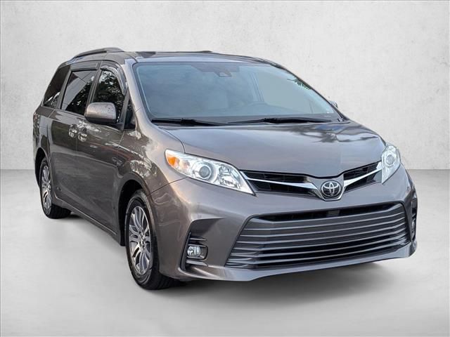2018 Toyota Sienna XLE