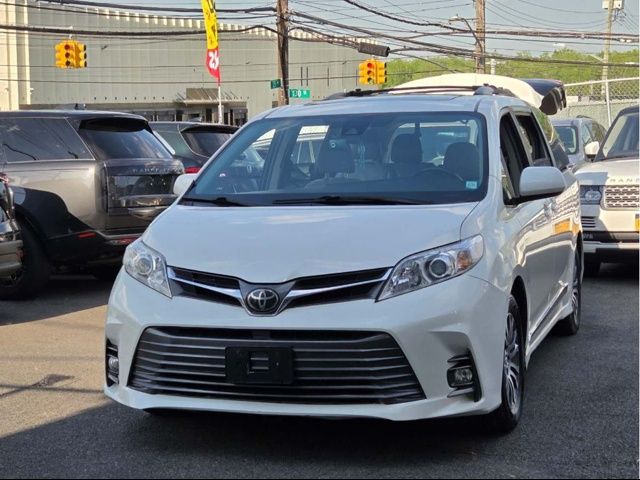 2018 Toyota Sienna XLE