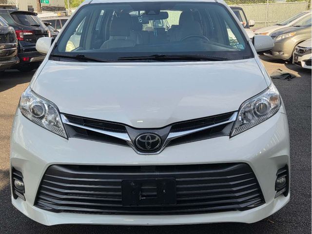 2018 Toyota Sienna XLE