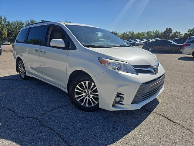 2018 Toyota Sienna XLE