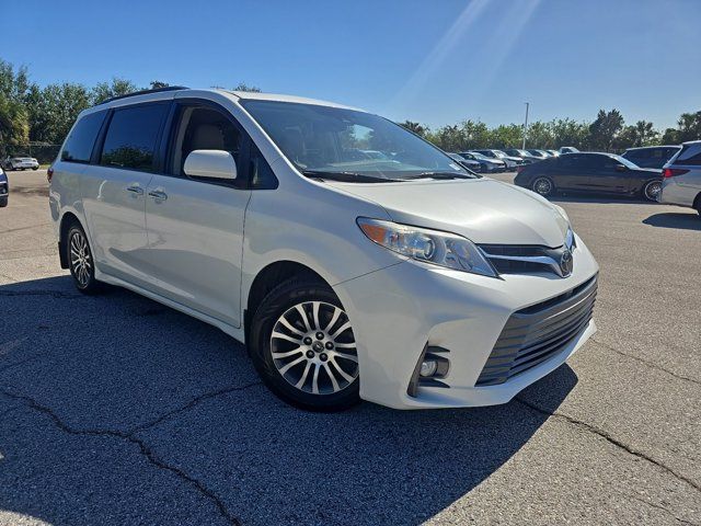 2018 Toyota Sienna XLE