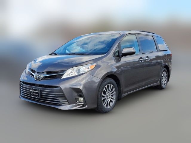 2018 Toyota Sienna XLE