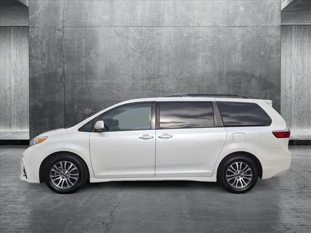 2018 Toyota Sienna XLE