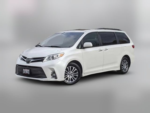 2018 Toyota Sienna XLE