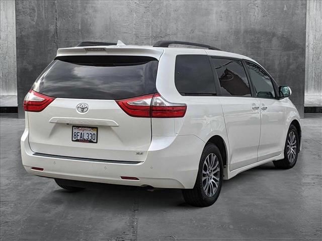 2018 Toyota Sienna XLE