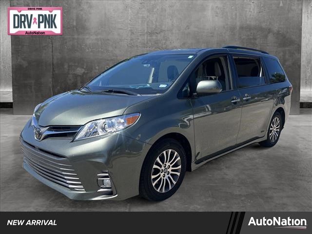 2018 Toyota Sienna XLE