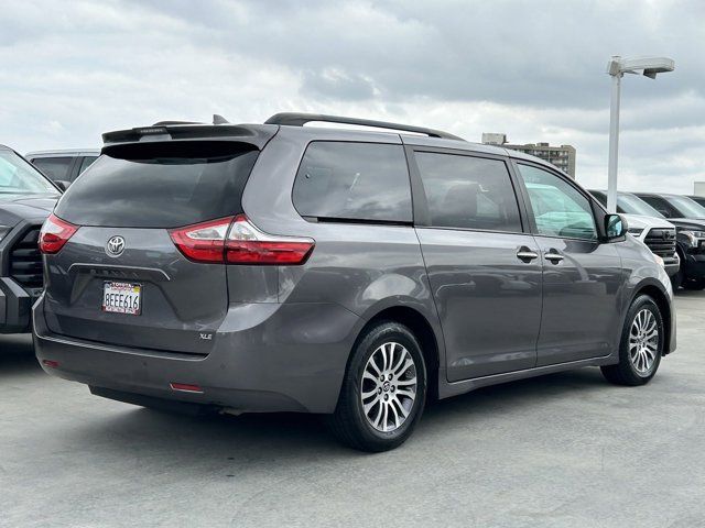 2018 Toyota Sienna XLE