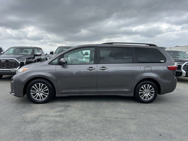 2018 Toyota Sienna XLE