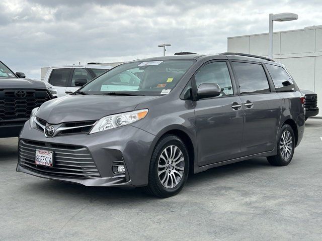 2018 Toyota Sienna XLE