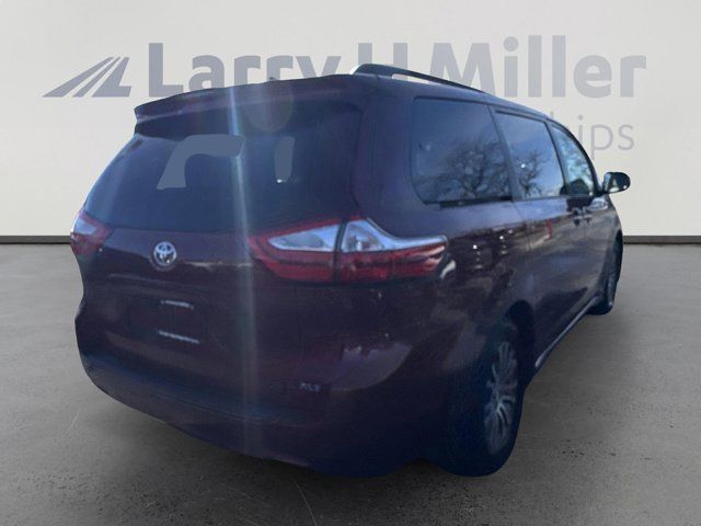 2018 Toyota Sienna XLE