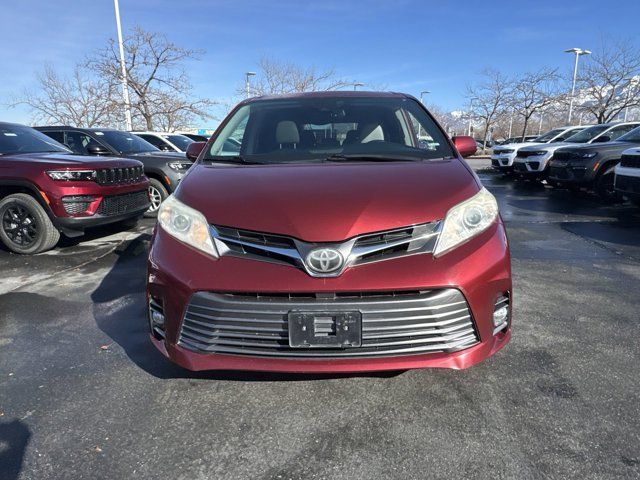 2018 Toyota Sienna XLE