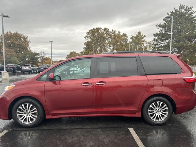 2018 Toyota Sienna 