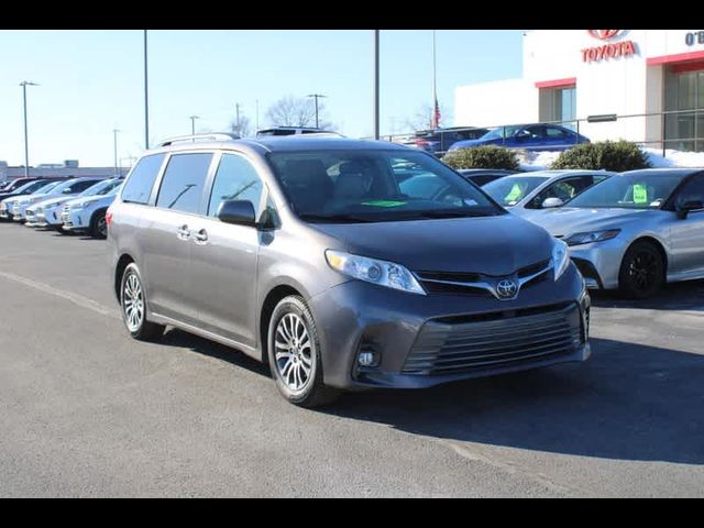 2018 Toyota Sienna XLE