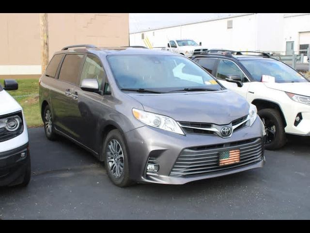 2018 Toyota Sienna XLE