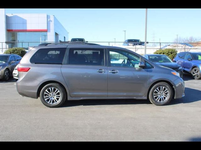 2018 Toyota Sienna XLE