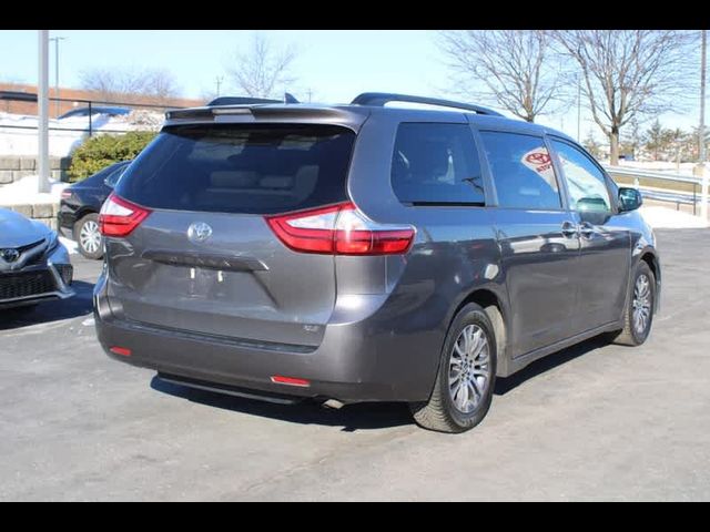 2018 Toyota Sienna XLE