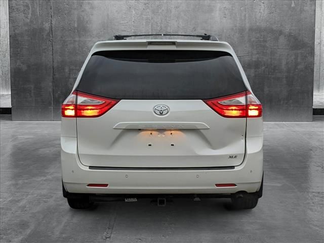 2018 Toyota Sienna XLE