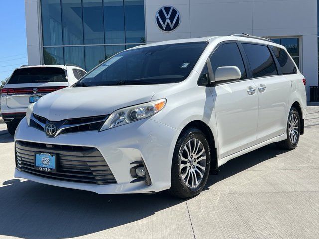 2018 Toyota Sienna XLE