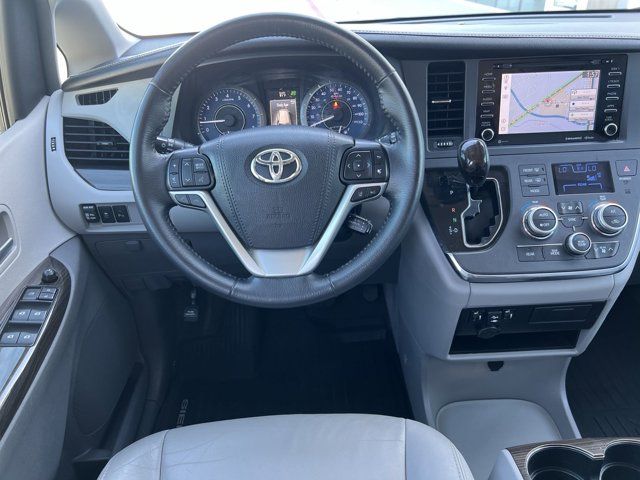 2018 Toyota Sienna XLE