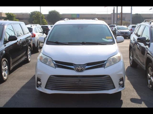 2018 Toyota Sienna XLE