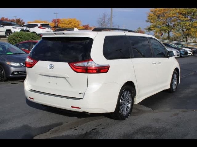 2018 Toyota Sienna XLE