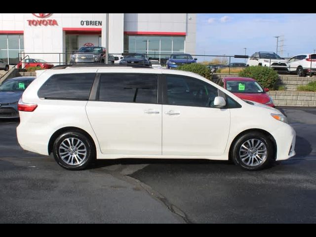 2018 Toyota Sienna XLE