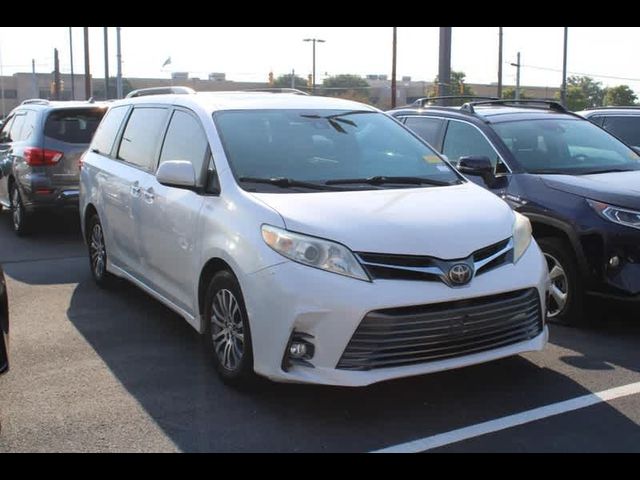 2018 Toyota Sienna XLE